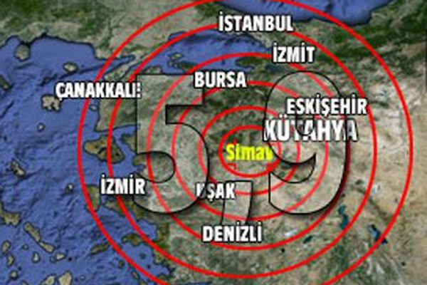 Simav'da meydana gelen iki deprem paniğe neden oldu