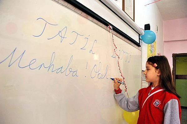 Yeni eğitim-öğretim yılının ilk ders zili çaldı