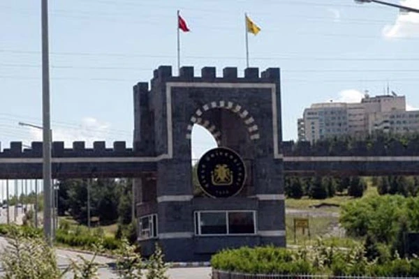 Dicle Üniversitesi'nde iki profesör istifa etti