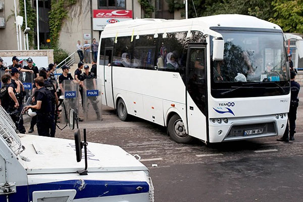 Diyarbakır&#039;da 45 kişi tutuklandı