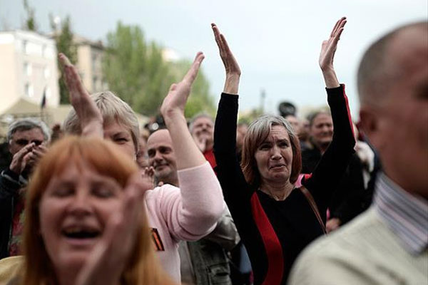 Donetsk&#039;te ayrılıkçıların istediği karar çıktı