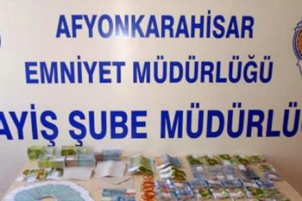 Sahte döviz çetesine suçüstü
