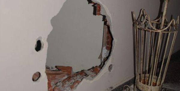 İzmir&#039;de inanılmaz olay, duvarı delip bakın ne çaldılar