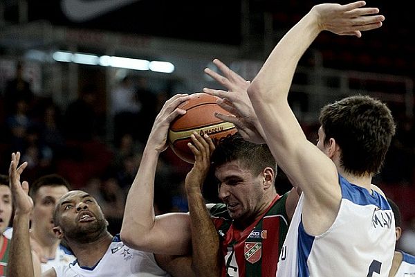 Anadolu Efes seride 1-0 öne geçti