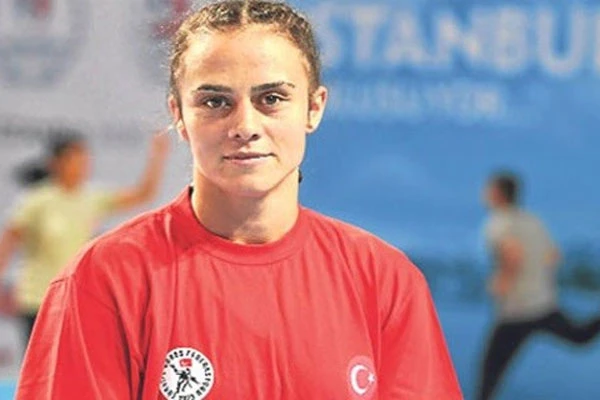 Elif Yeşilırmak güreşte tarihe geçti