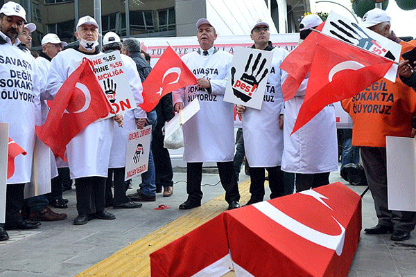 Emekli astsubaylar ölüm orucu başlattı