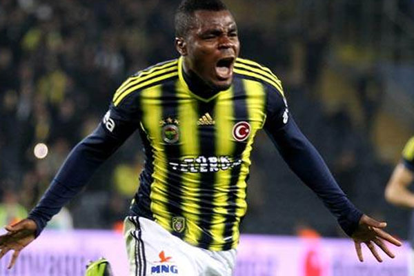 Emenike&#039;ye sosyal medya üzerinden tepki yağıyor