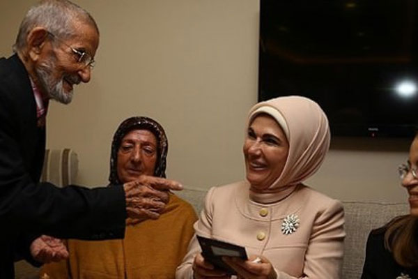 Emine Erdoğan'dan huzurevi ziyareti