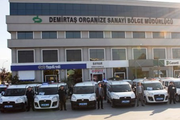 İş adamlarından emniyete 32 yeni araç