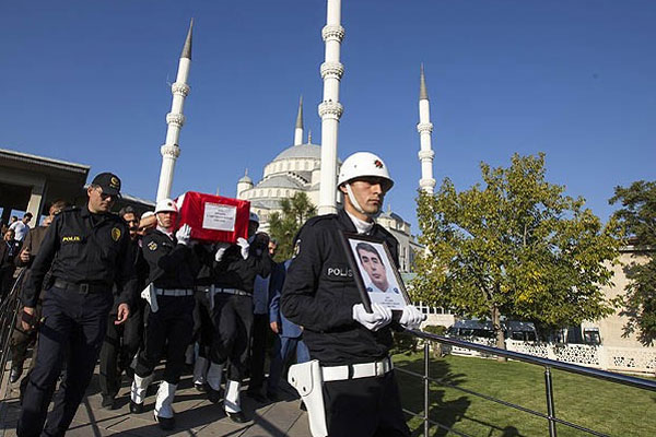 Şehit Emniyet Müdür Yardımcısı Şahin son yolculuğuna uğurlandı