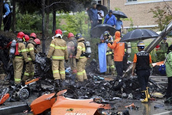 Feribot faciasının kayıplarını arayan helikopter düştü, 5 ölü