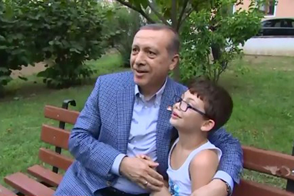 Arda&#039;dan Erdoğan&#039;a, &#039;Dedem CHP&#039;li ama ben sizi çok seviyorum&#039;