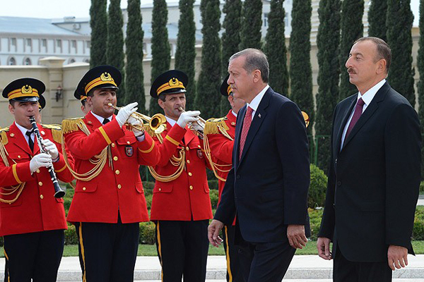 Erdoğan Azerbaycan&#039;da resmi törenle karşılandı