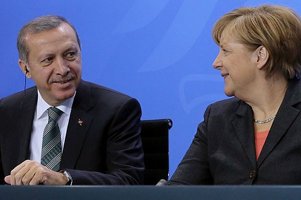 Başbakan Erdoğan Merkel ile telefonda görüştü