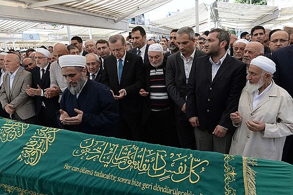 Erdoğan madencilerin gıyabi cenaze namazına katıldı