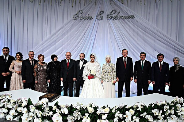 Erdoğan ve Davutoğlu nikah şahitliği yaptı