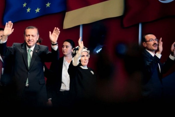 Erdoğan&#039;ın konuşmasında gurbetçiler Merkel&#039;i yuhaladı