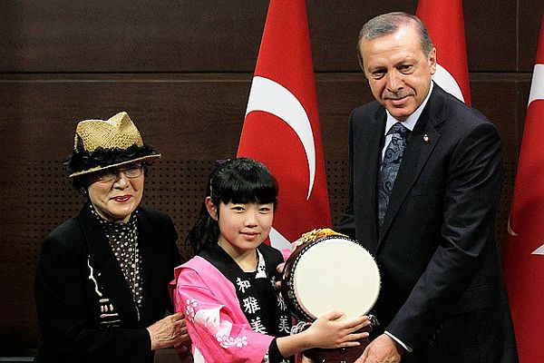 Başbakan Erdoğan dünya çocuklarını kabul etti