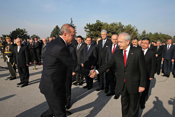 Erdoğan ve Kılıçdaroğlu böyle tokalaştı