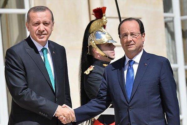 Başbakan Erdoğan Paris&#039;te Hollande ile görüştü