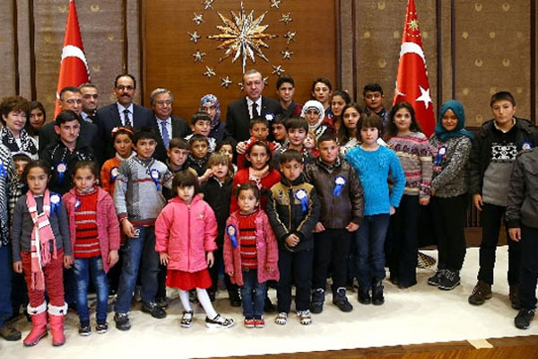 Cumhurbaşkanı Erdoğan kamplardaki çocukları kabul etti