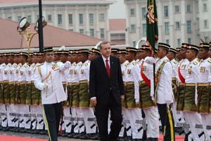 Erdoğan, Malezya'da askeri törenle karşılandı