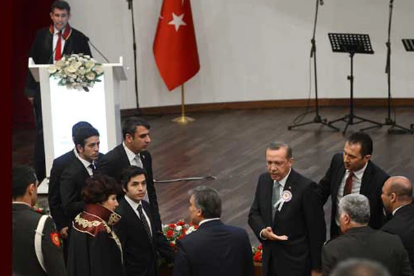 Erdoğan resti çekti, 'O konuşacaksa ben yokum'