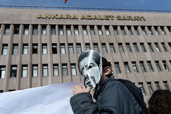 Sanık polisin duruşmada hazır bulunması için karar