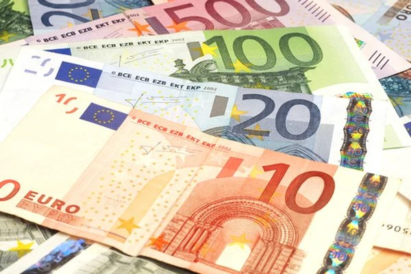 O ülke de Euro`ya geçiyor