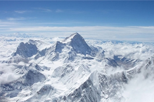 Everest faicasında ölü sayısı giderek artıyor