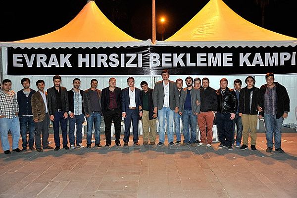 AK Parti&#039;den &#039;Evrak Hırsızı Bekleme Kampı&#039; çadırı