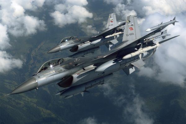 F-16'lar sınıra hareket etti