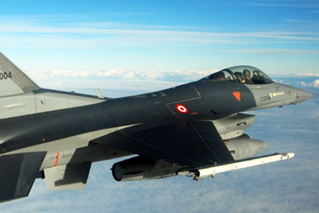 Suriye&#039;den Türk F-16 uçağına taciz