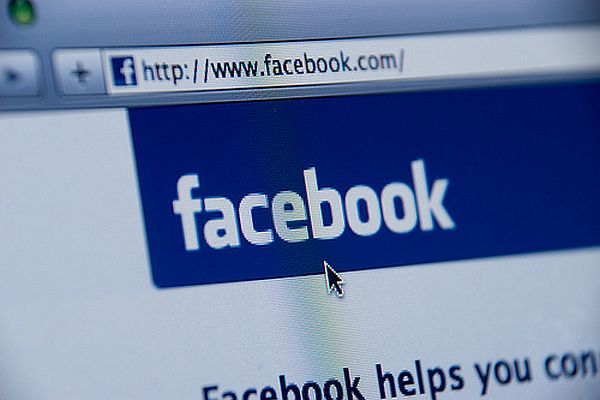 Facebook yine yaptı yapacağını, o ayarları yeniden değiştirdi