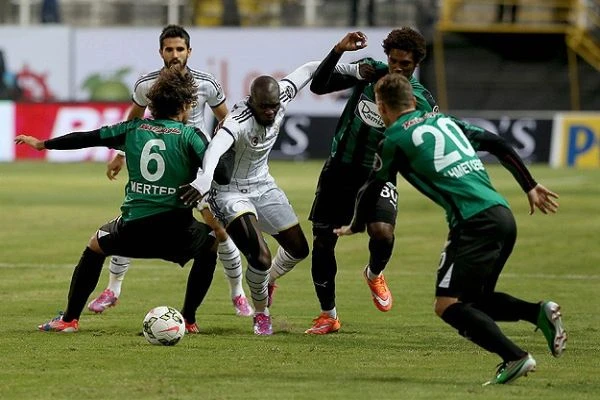 Fenerbahçe, deplasmanda Akhisar Belediyespor'a 2-0 yenildi