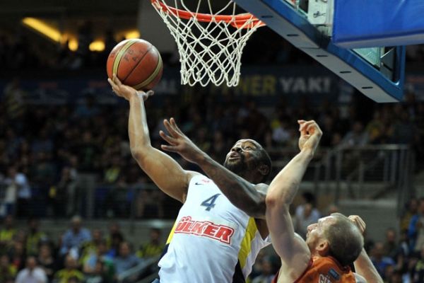 Fenerbahçe Ülker Galatasaray Liv Hospital’ı 74-73 mağlup etti