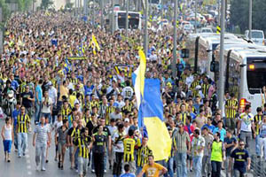 Fenerbahçeli taraftarlar büyük yürüyüşe hazırlanıyor