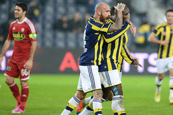 Fenerbahçe, Sivasspor'u 4-1'lik skorla farklı geçti