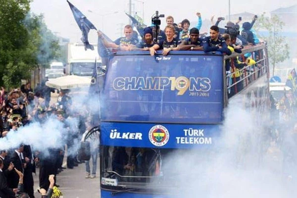 Fenerbahçe şampiyonluk kutlamalarına devam ediyor