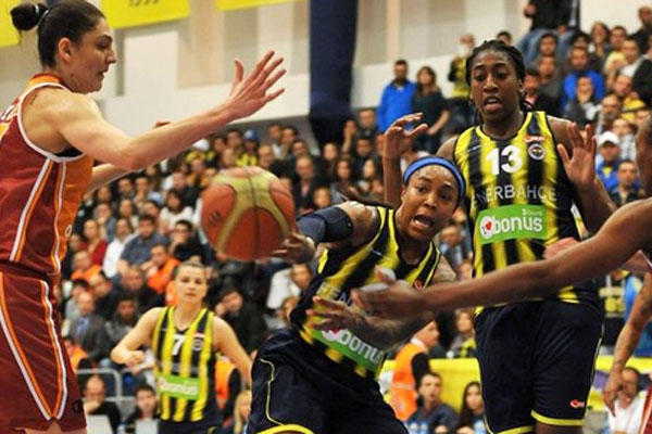 Fenerbahçe Galatasaray'ı 81-61 yenerek seride öne geçti