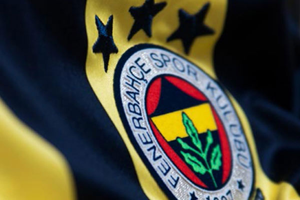 Fenerbahçe&#039;ye yıldız oyuncudan kötü haber