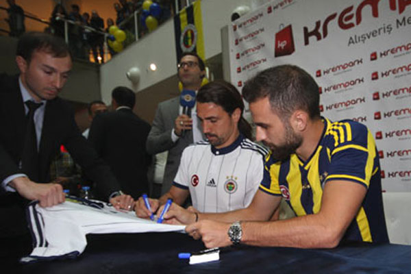 Fenerbahçe&#039;den imza günü