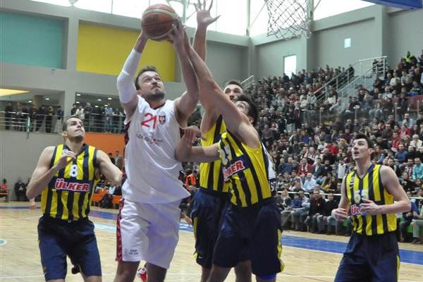 Potada yılın sürprizi, Fenerbahçe Ülker Uşak'a yenildi