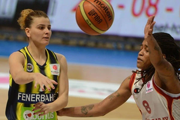 Avrupa derbisi Fenerbahçe'nin oldu