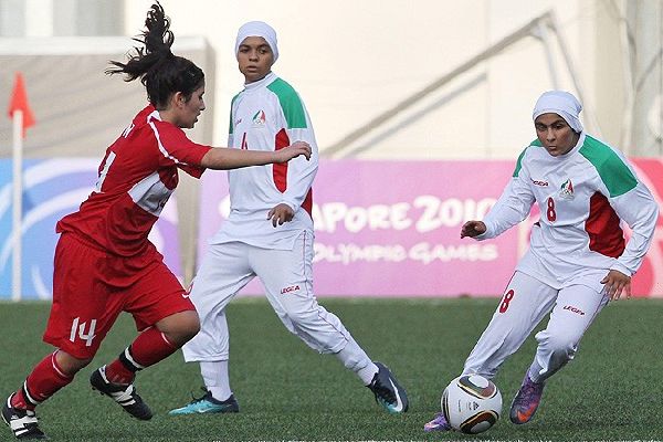FIFA&#039;dan başörtülü kadın futbolculara izin