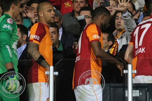 Felipe Melo, Demirören&#039;in elini neden sıkmadığını açıkladı