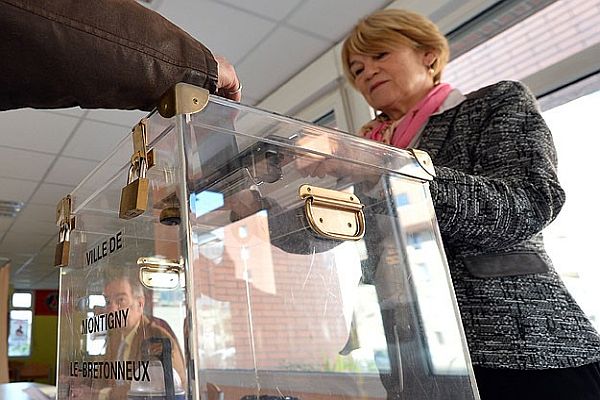 Fransa&#039;da ikinci tur seçimler başladı