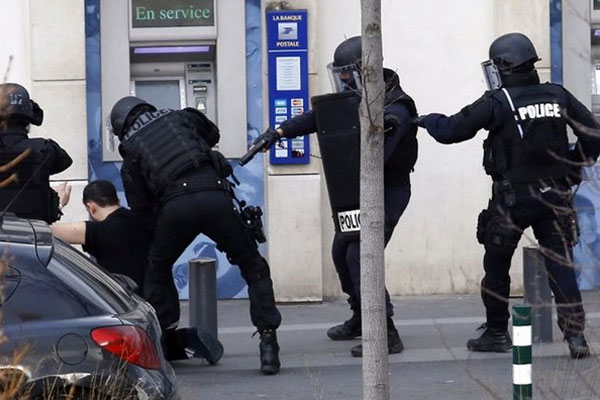 Fransa&#039;da polisin sert müdahalelerine tepki yok