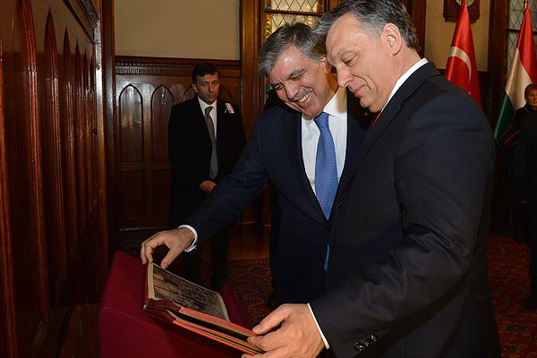 Abdullah Gül'e eski İstanbul fotoğrafları sürprizi