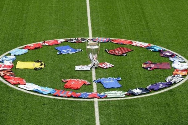 Galatasaray'ın forması Şampiyonlar Ligi finali öncesi sahnede